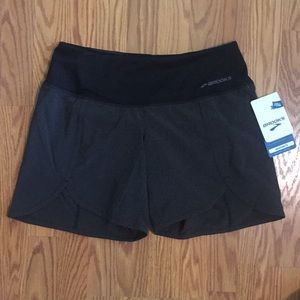 Brooks Racey 7” Short